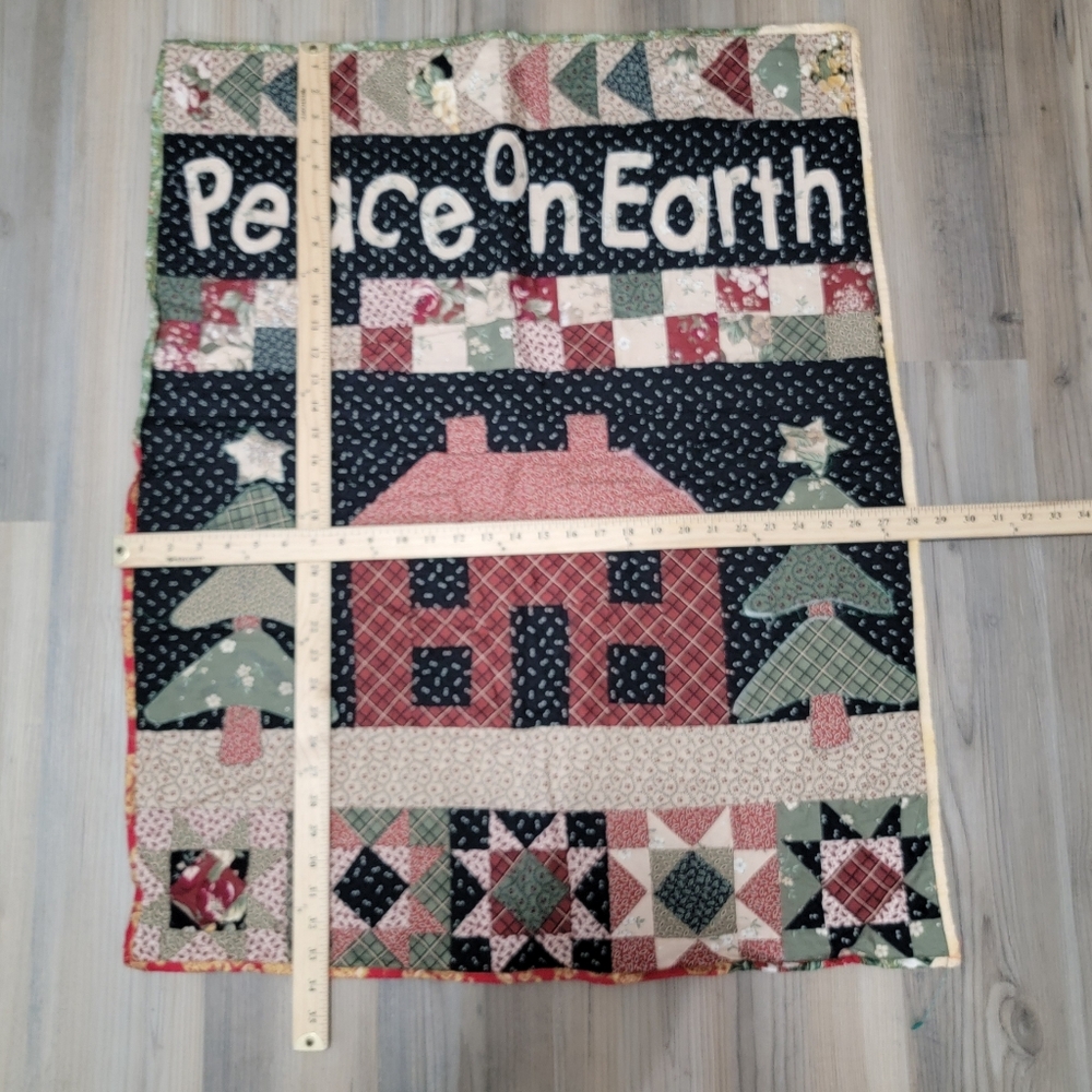 Peace On Earth Handmade Quilted Wall Hanging 28"Wx34L Christmas Cottage - Picture 2 of 3